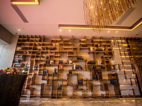 Hotel Conrab (Ganzhou Wanxiang) 52/58