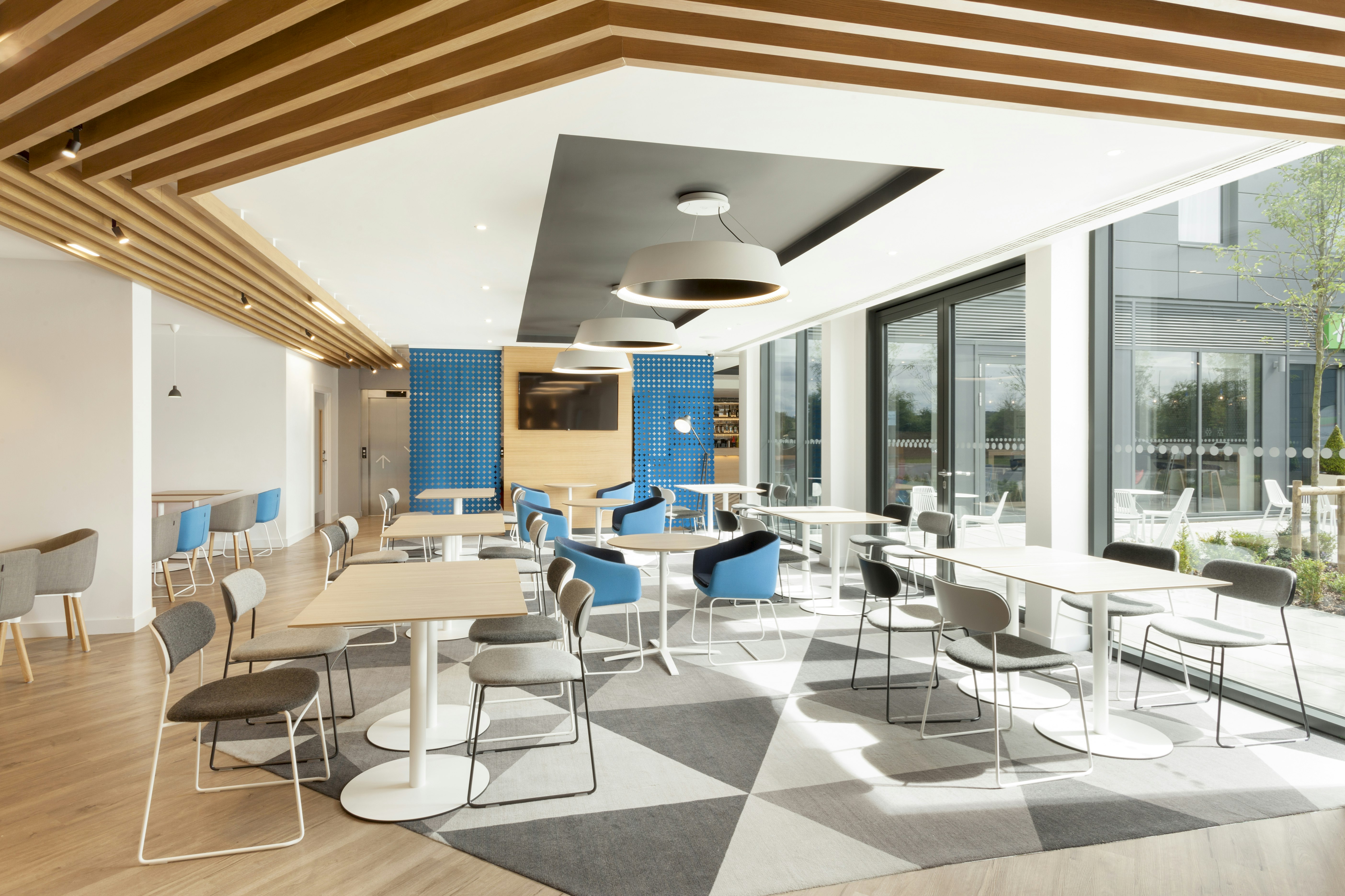 Holiday Inn Express St. Albans - M25, Jct.22 42/76