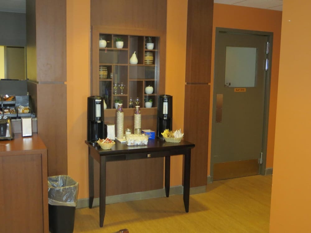 Econo Lodge Winnipeg 37/40