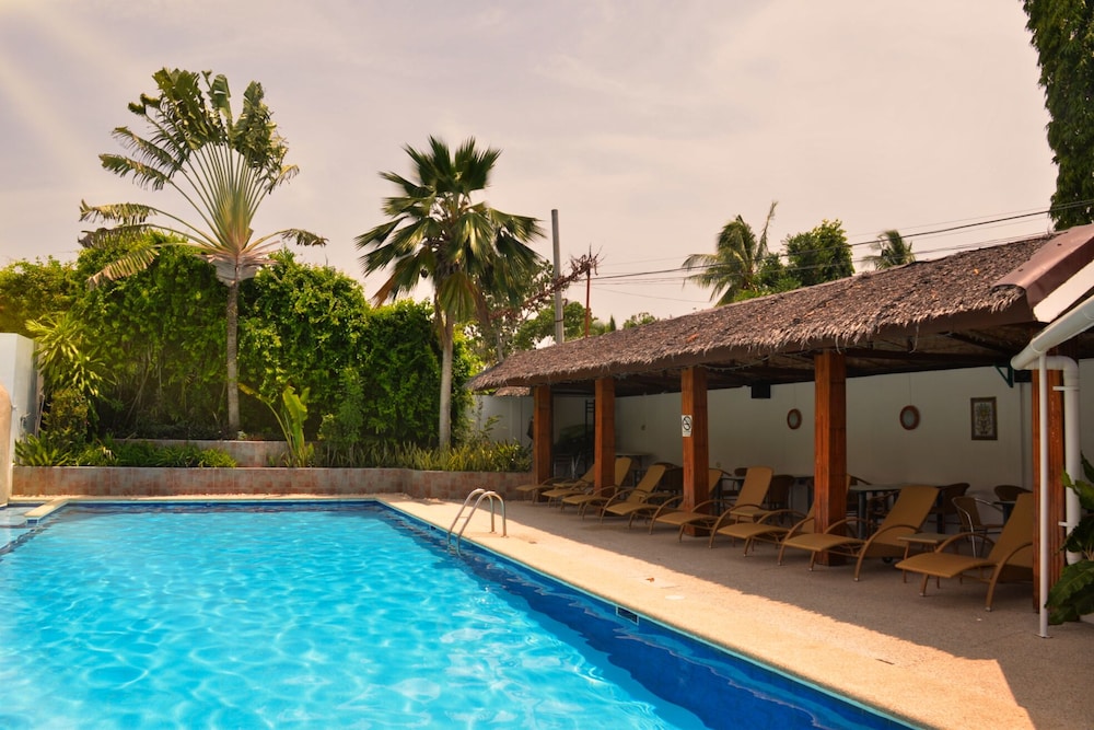 Marcosas Cottages Resort 3/68