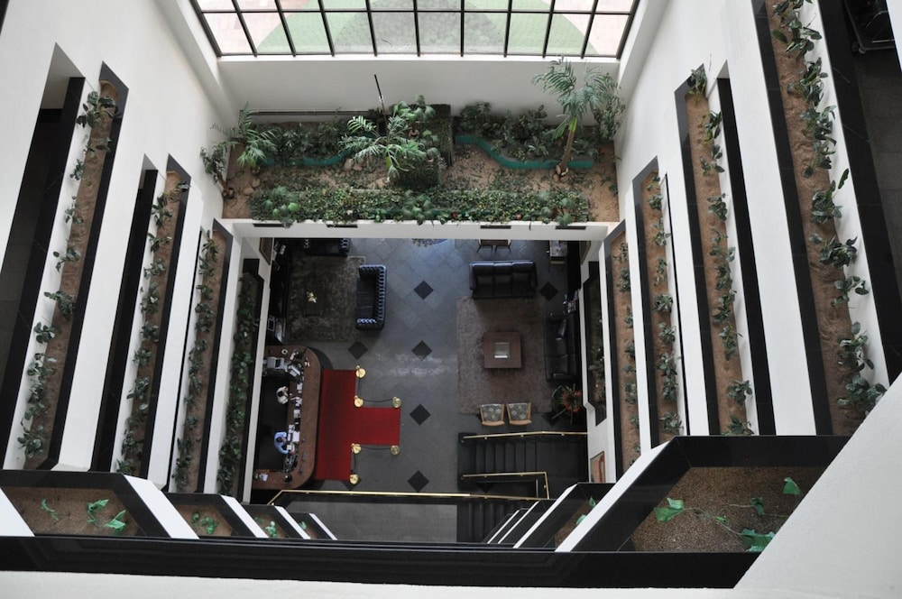 Crystal Plaza Hotel 9/47