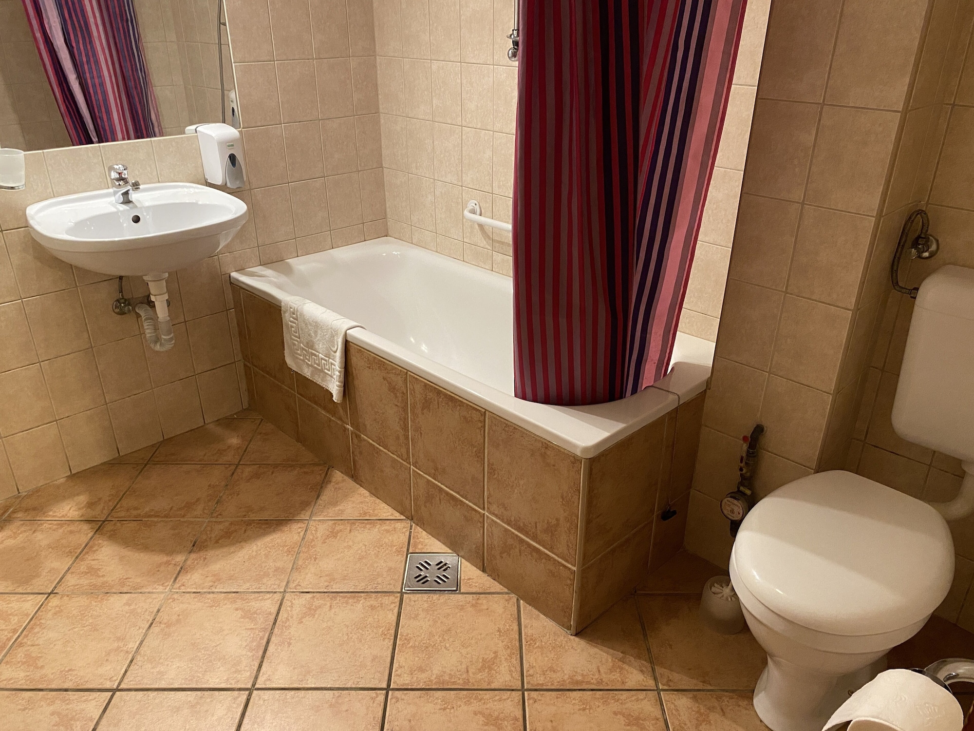 2 Bedrooms, City, Apartment, Twin Beds, Garden View 2/2