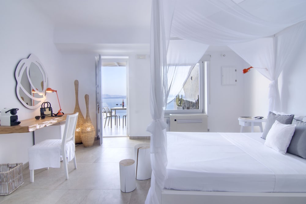 Santorini Secret Suites and Spa - Adults Only 8/50