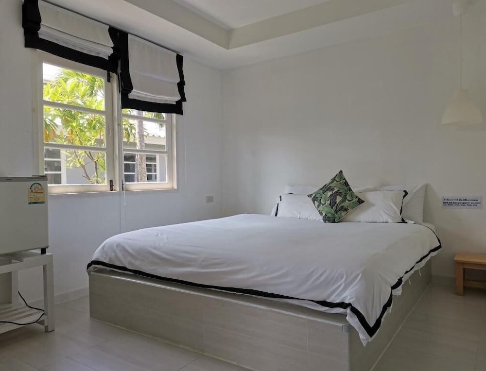STUDIO, KING BED