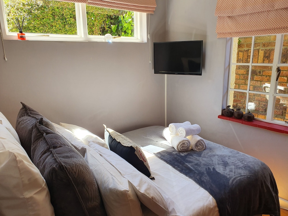On Pinewood Guest House 13/47