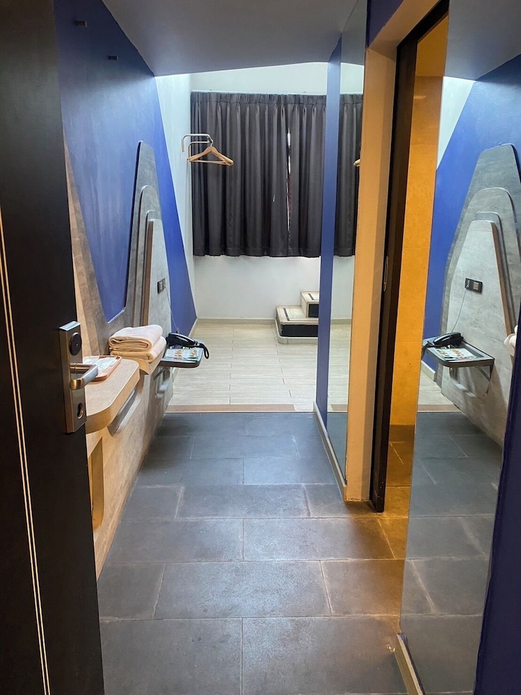 The Xtreme Hotel 49/50
