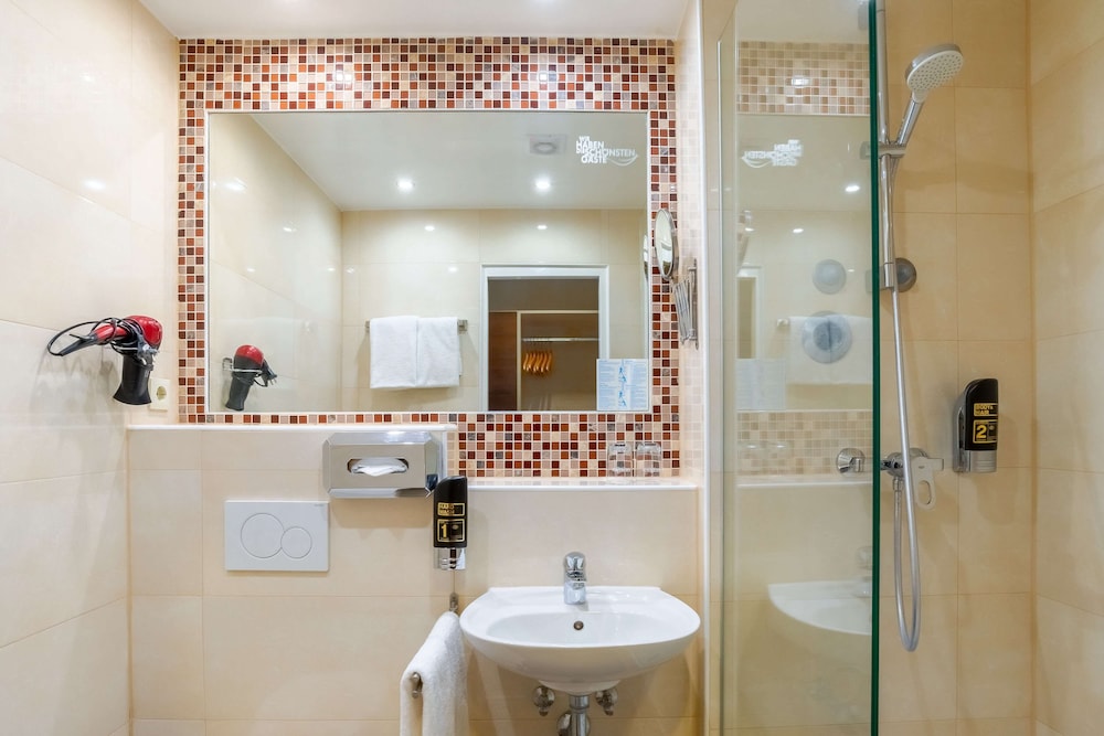 Astor Hotel 25/80