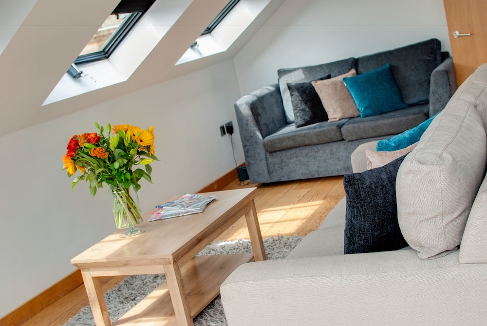 Base Serviced Apartments - Sir Thomas Street 32/57