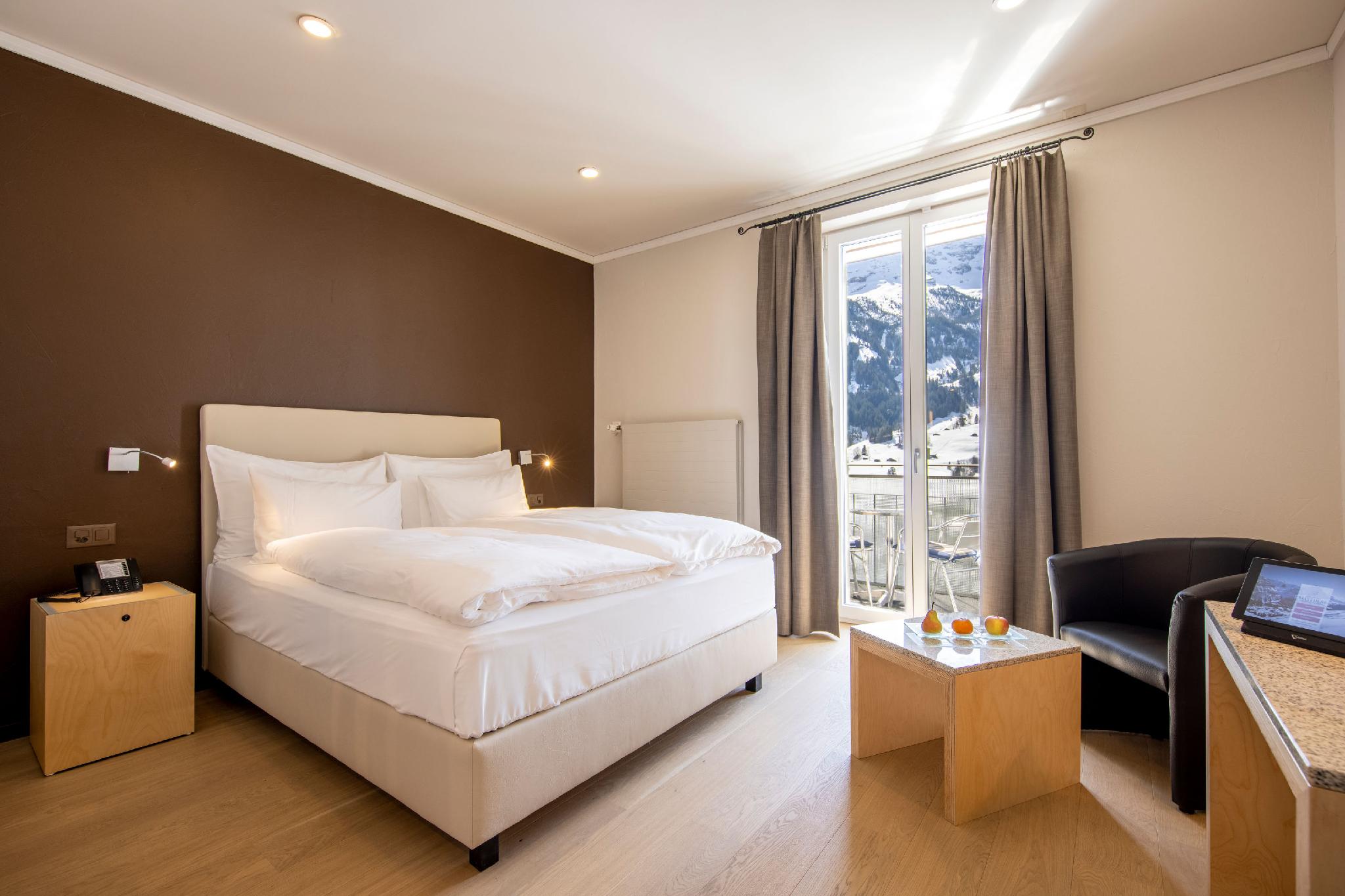 Standard, Queen Bed, Eiger View