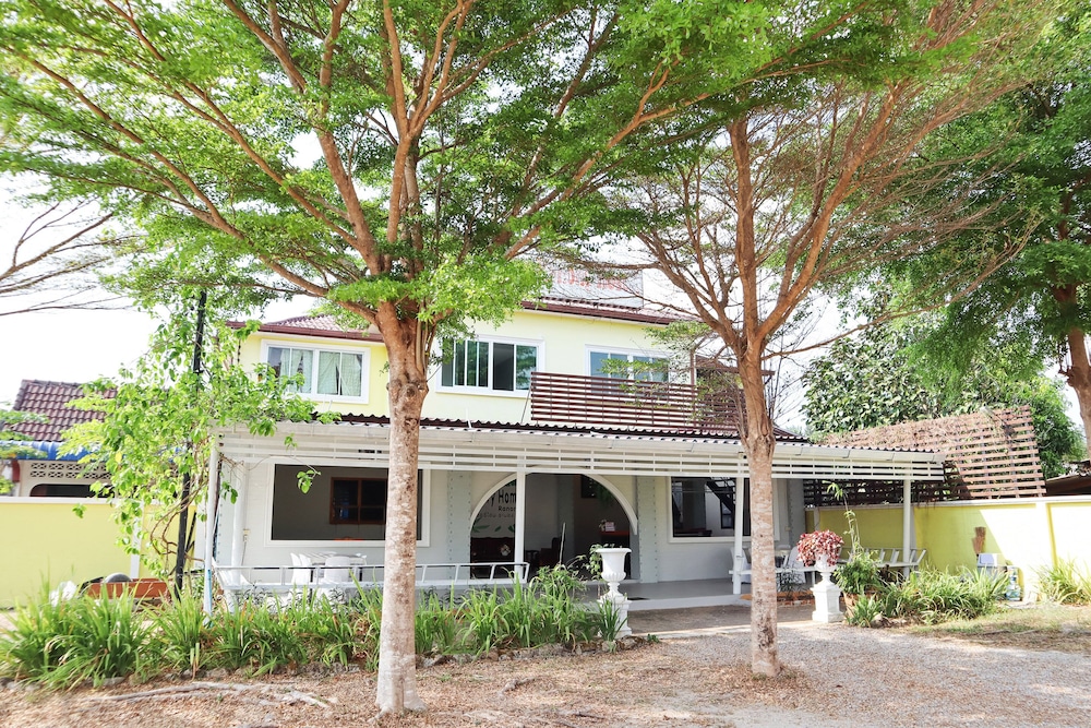 Norn Ranong Hostel 3/29