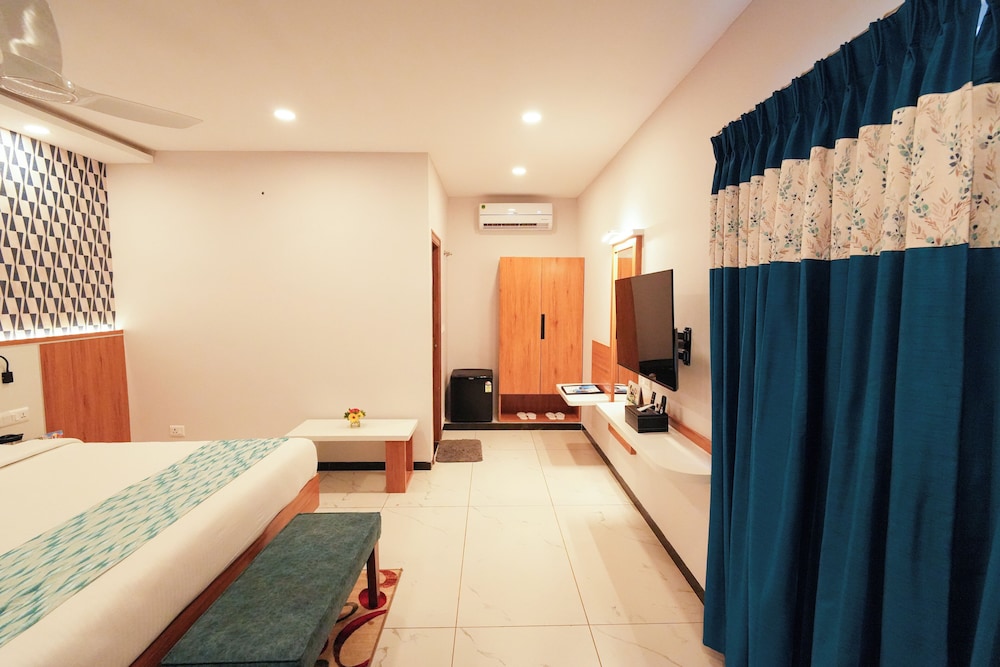 Private, Cottage, King Bed, Pool View، MGM Whispering Winds Yelagiri 4/5