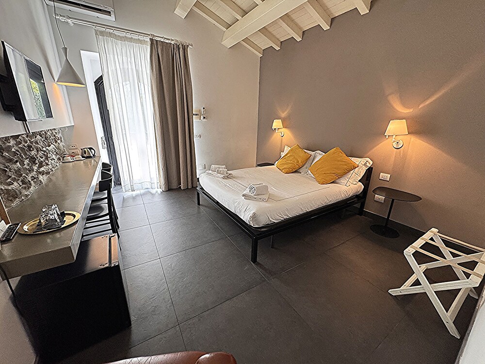 Tale Restaurant & Suite 30/75