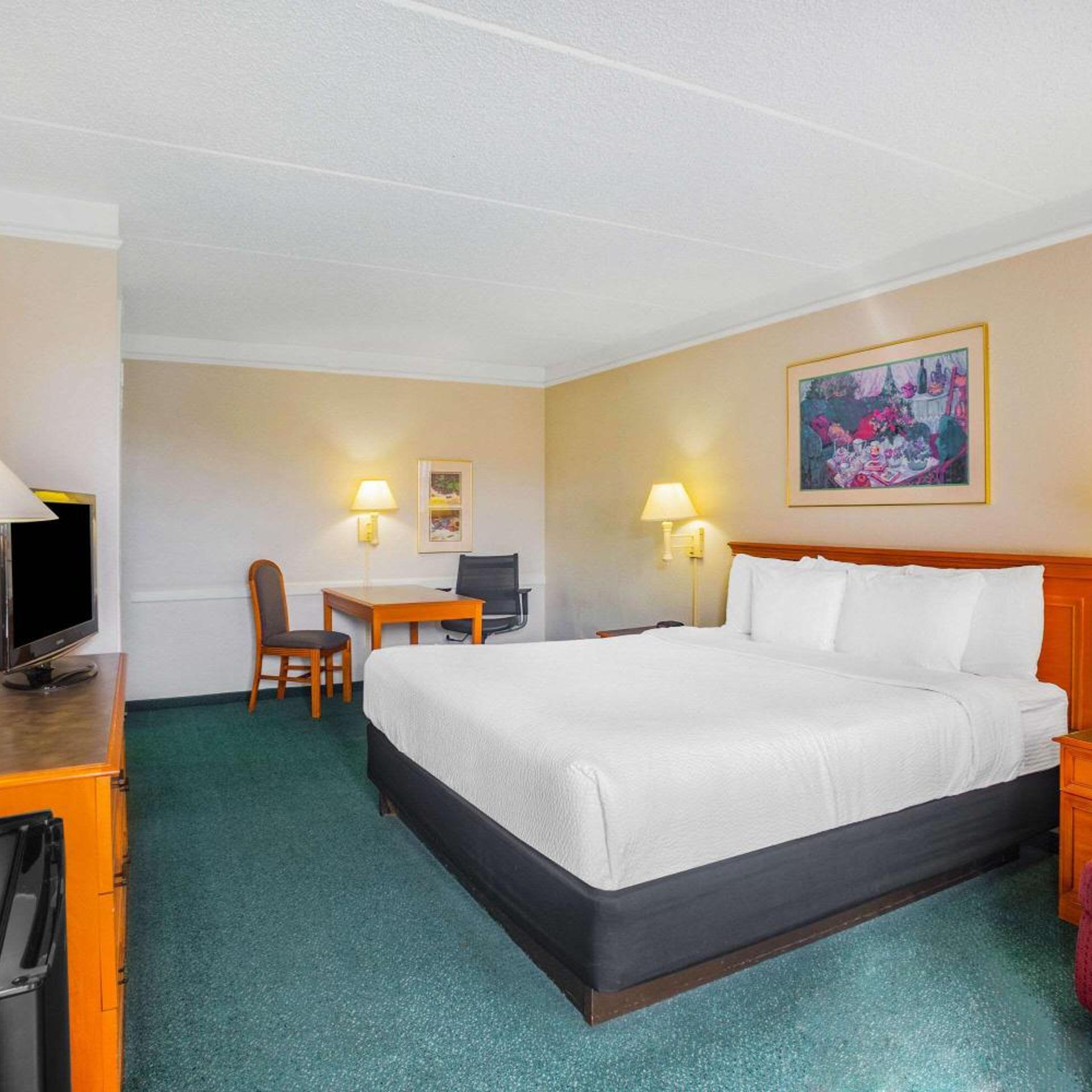 Room, King Bed, Bathtub, Accessible