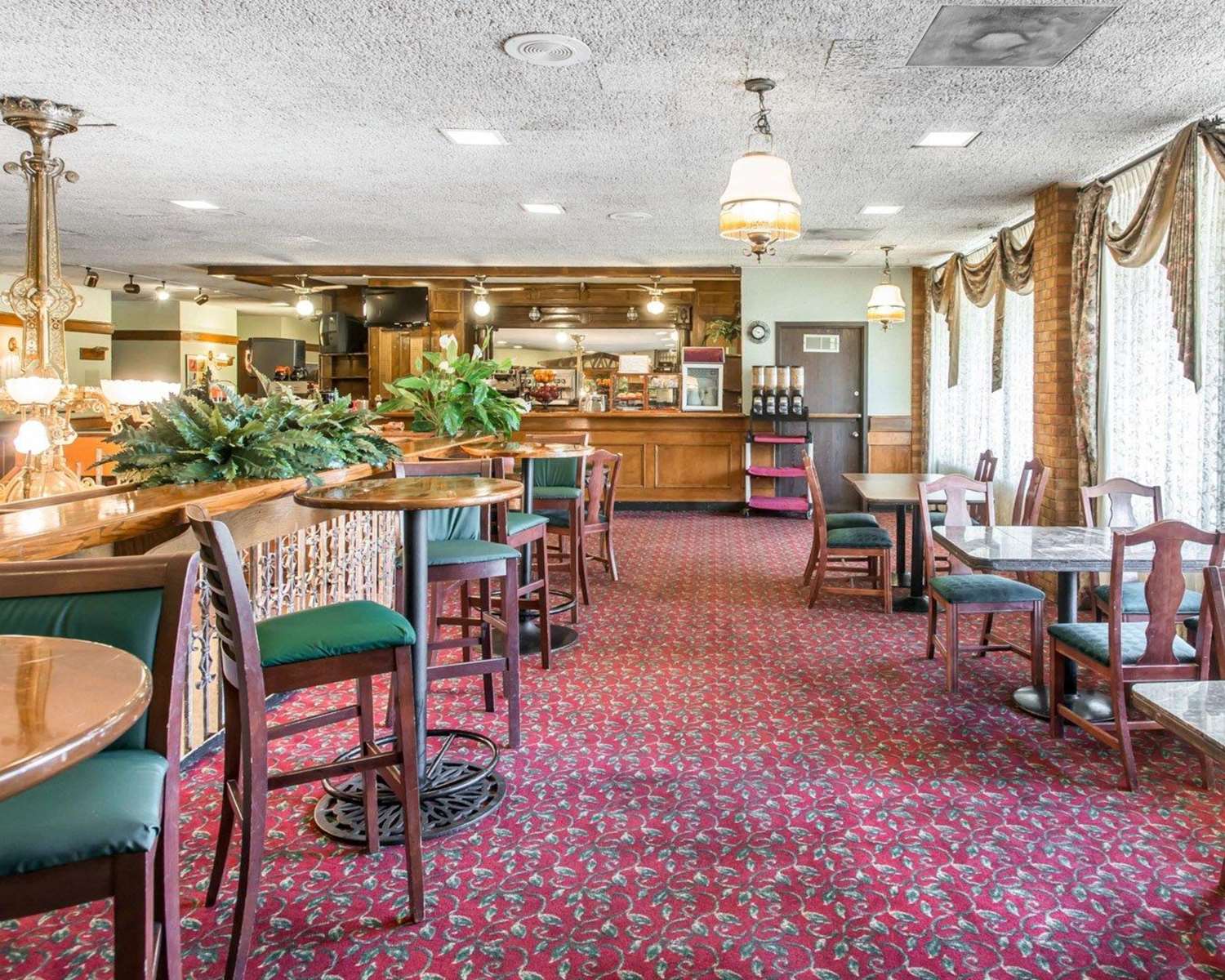 The Boulder Broker (ex. Rodeway Inn and Suites The Broker) 35/42