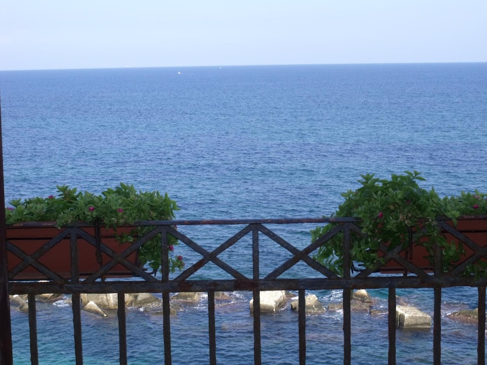 Domus Mariae Albergo 47/48