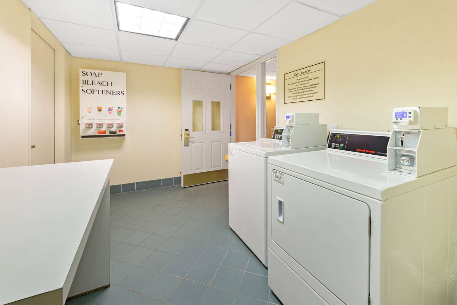 La Quinta Inn & Suites by Wyndham USF (Near Busch Gardens) 8/54