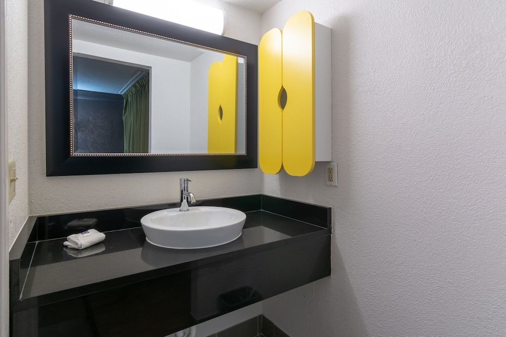 Studio6 Fort Worth, TX - West Medical Center 48/49