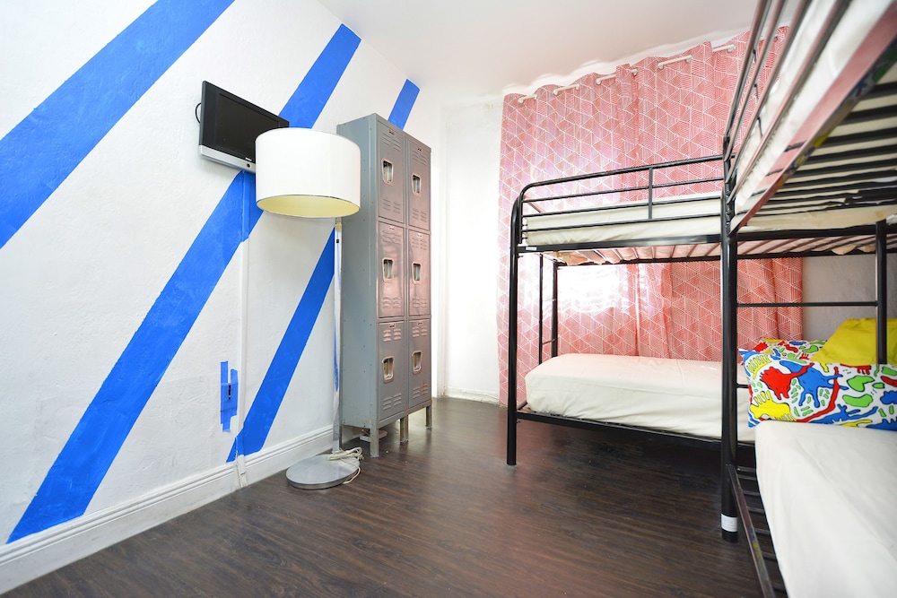 South Beach Rooms and Hostel 26/48