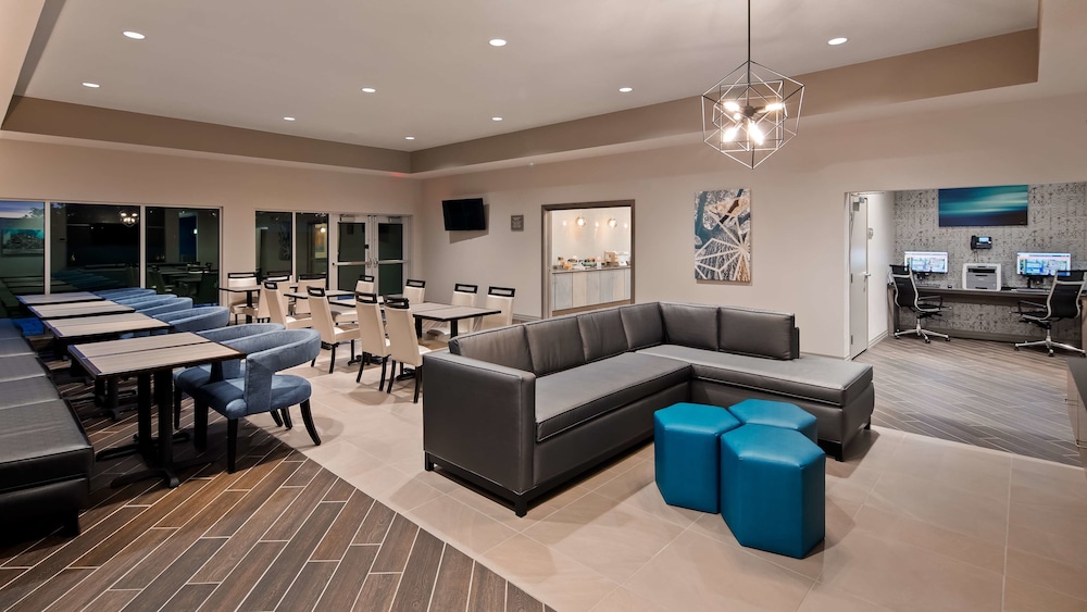 Best Western Plus Parkside Inn & Suites 25/39