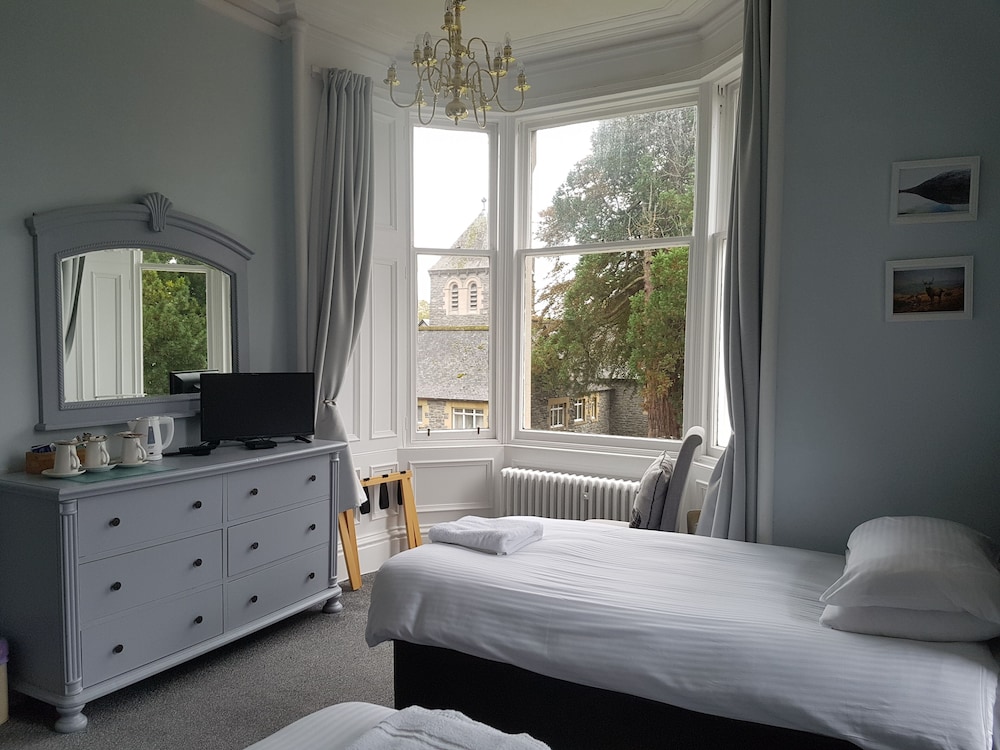 Mcinnes House Hotel 13/35