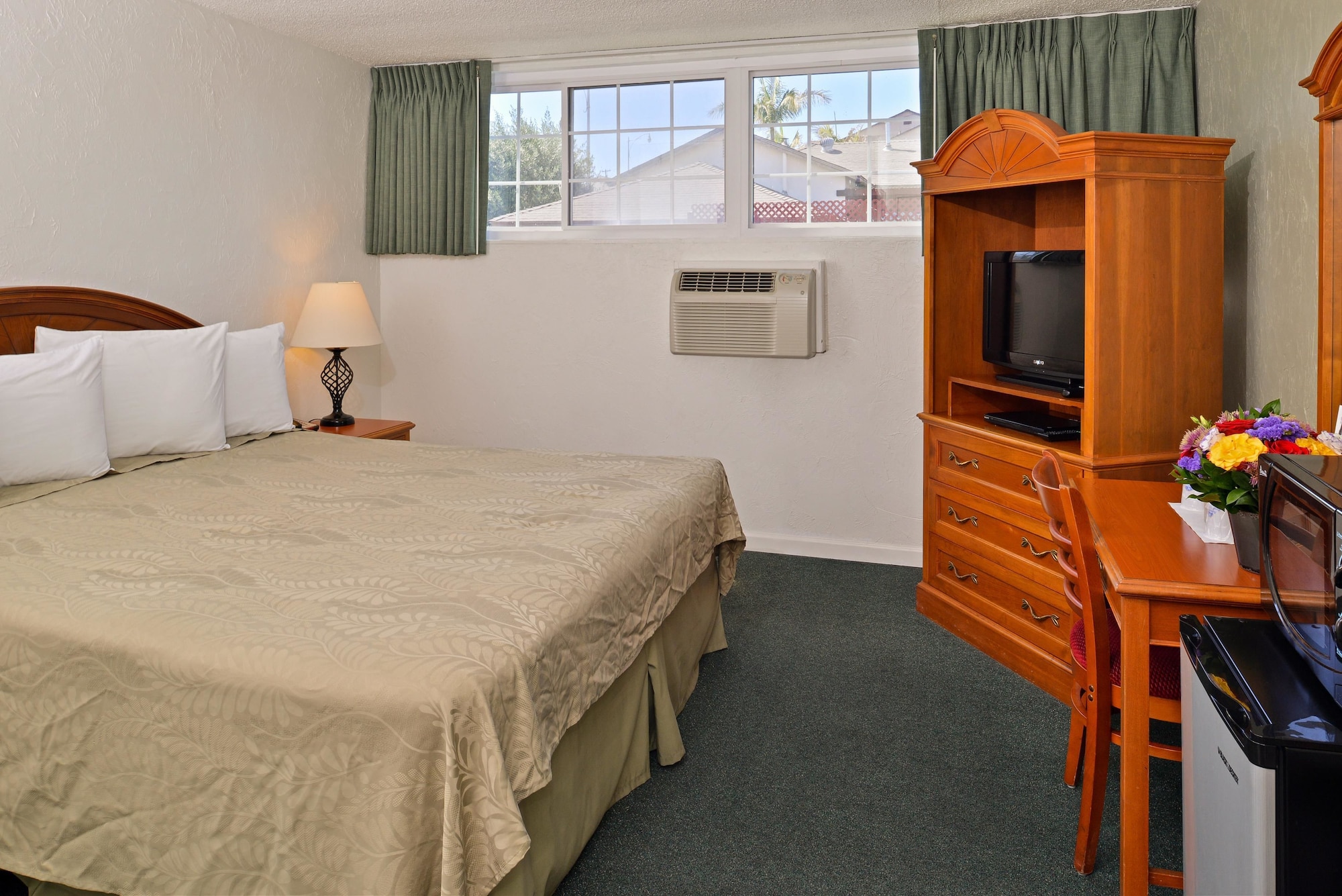 ROOM, KING BED
