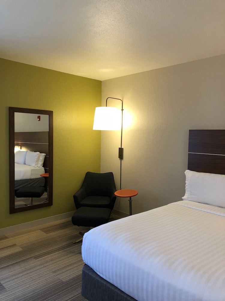 Holiday Inn Express Hotel And Suites Dallas Lewisville 28/69