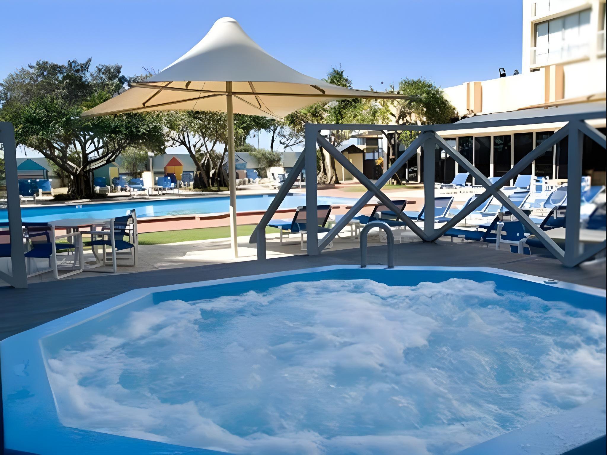 Chateau Beachside 25/30