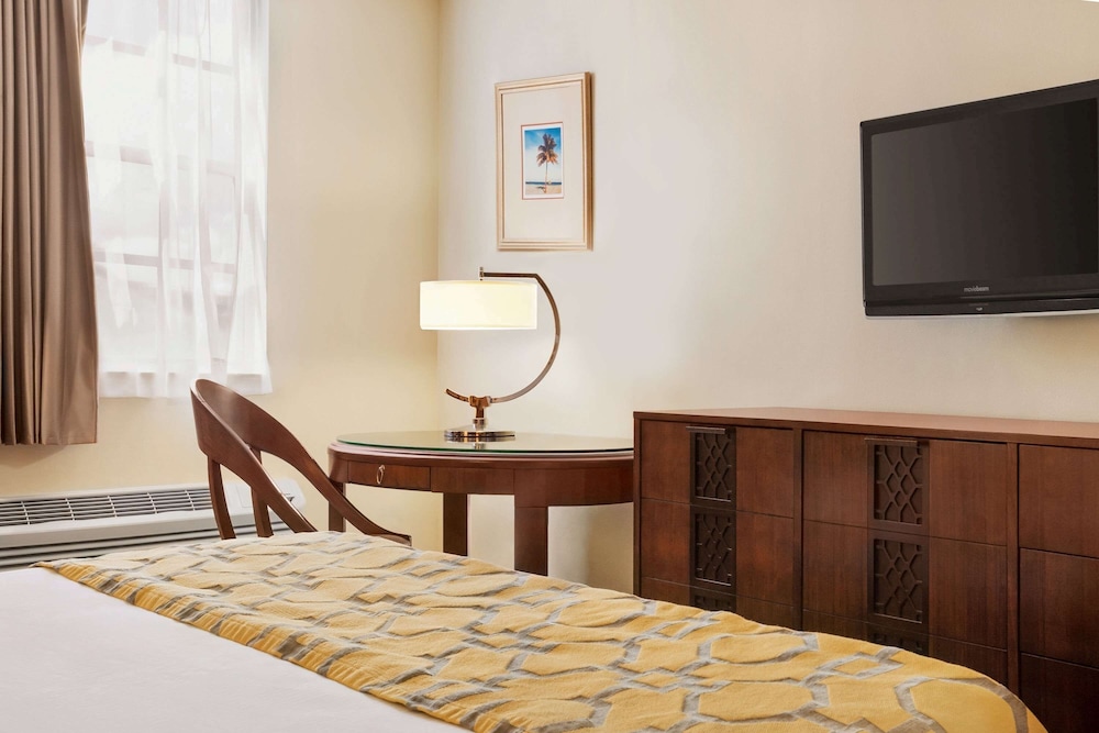 Belmont Inn Suites 27/50