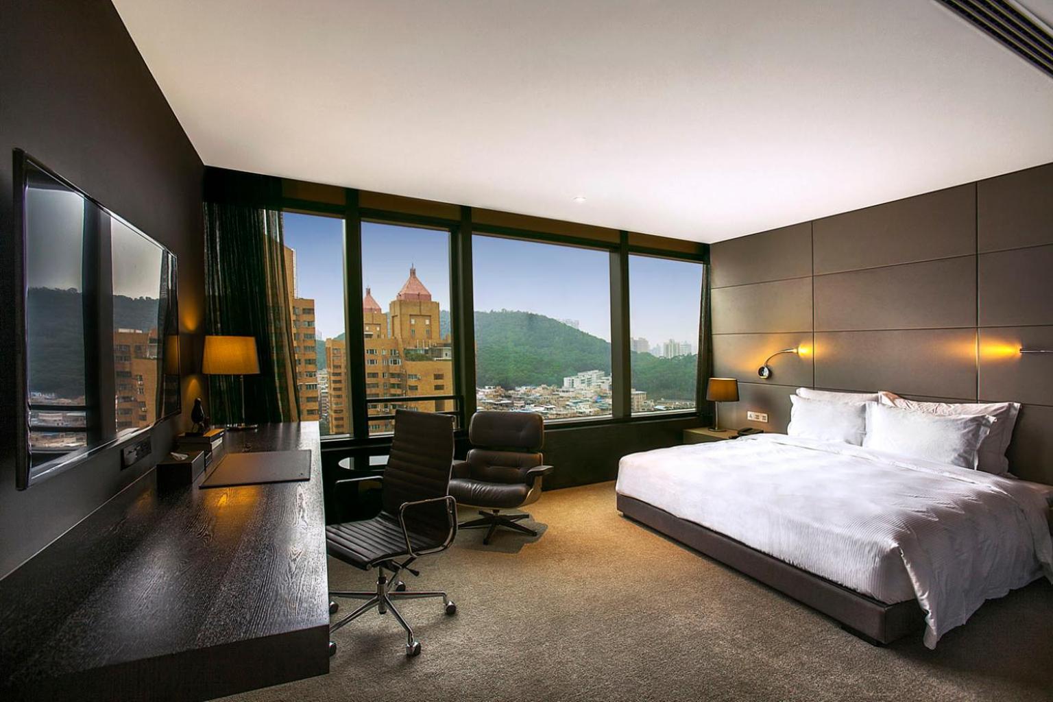 SUPERIOR, KING BED