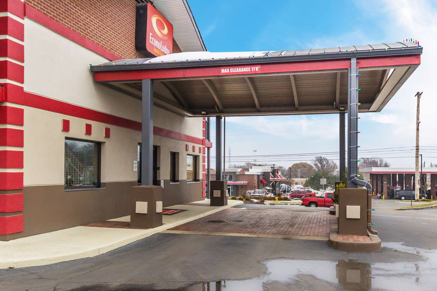 Econo Lodge Inn and Suites I-35 at Shawnee Mission 30/32
