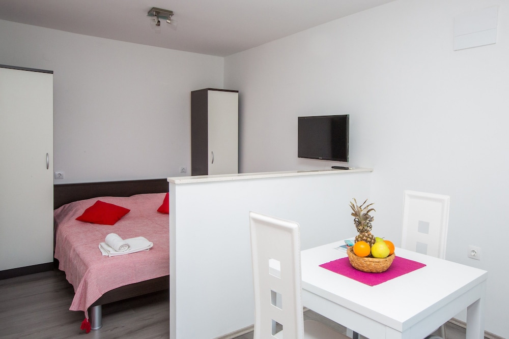 APARTMENTS VILLA ROZA 41/67