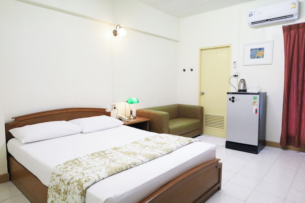 Standard, Queen Bed, City View, Bathtub