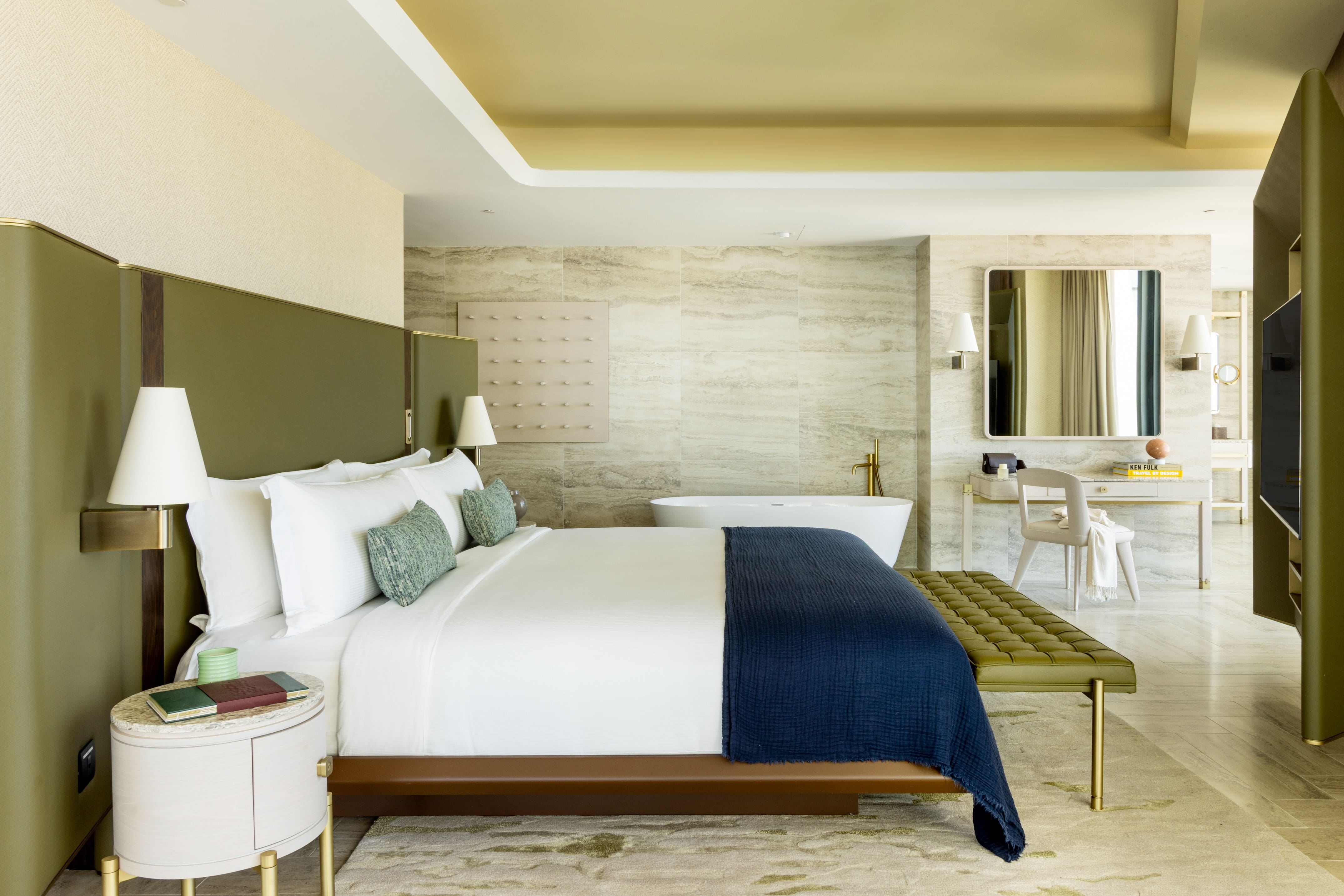 Beyond Me, Suite, Sea View