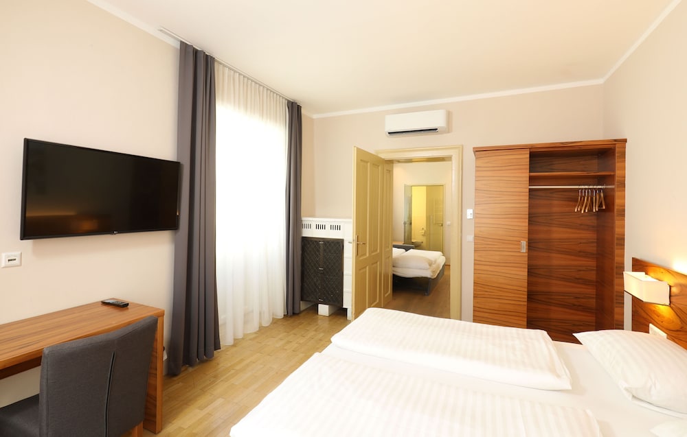 Jedermann Hotel 7/50