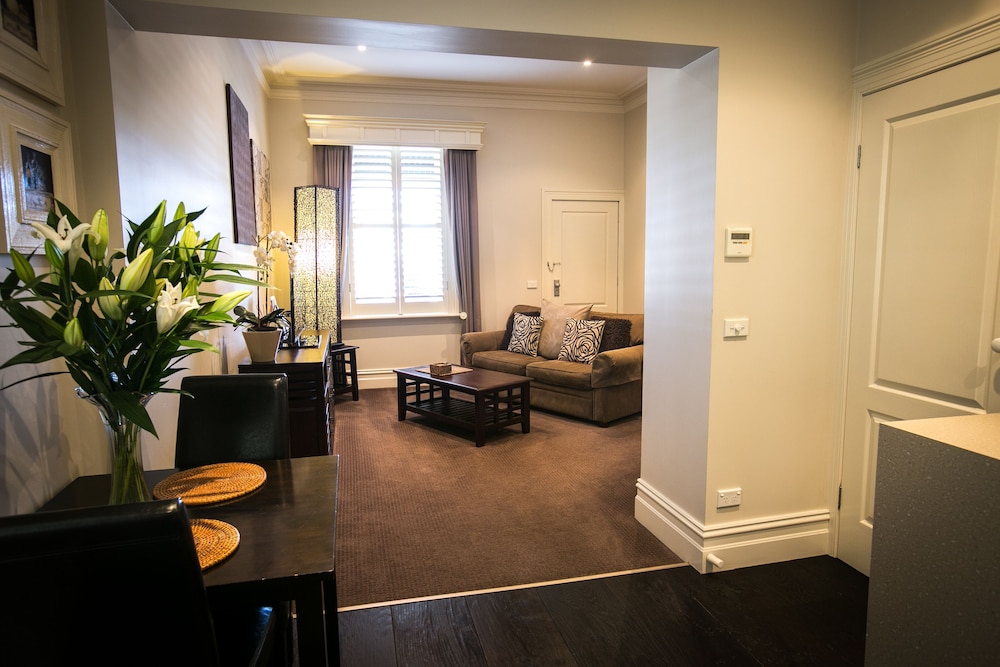 GALLERY APARTMENTS 26/38