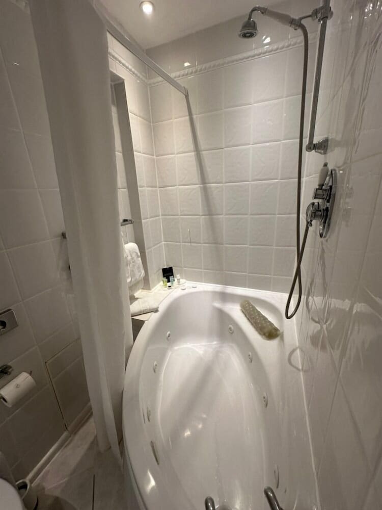 Langtry Manor Hotel 27/47
