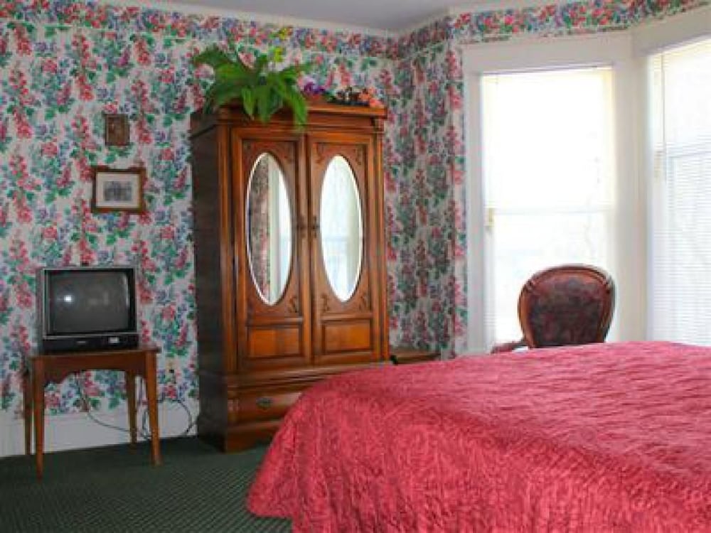 Inn on Mackinac 19/50