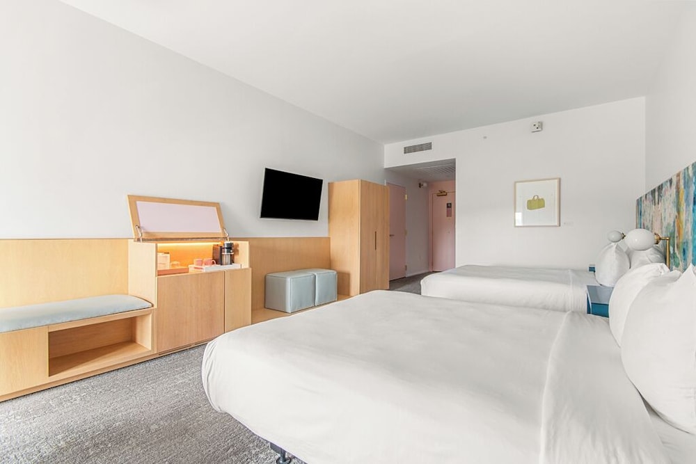 Deluxe, 2 Queen Beds, Accessible