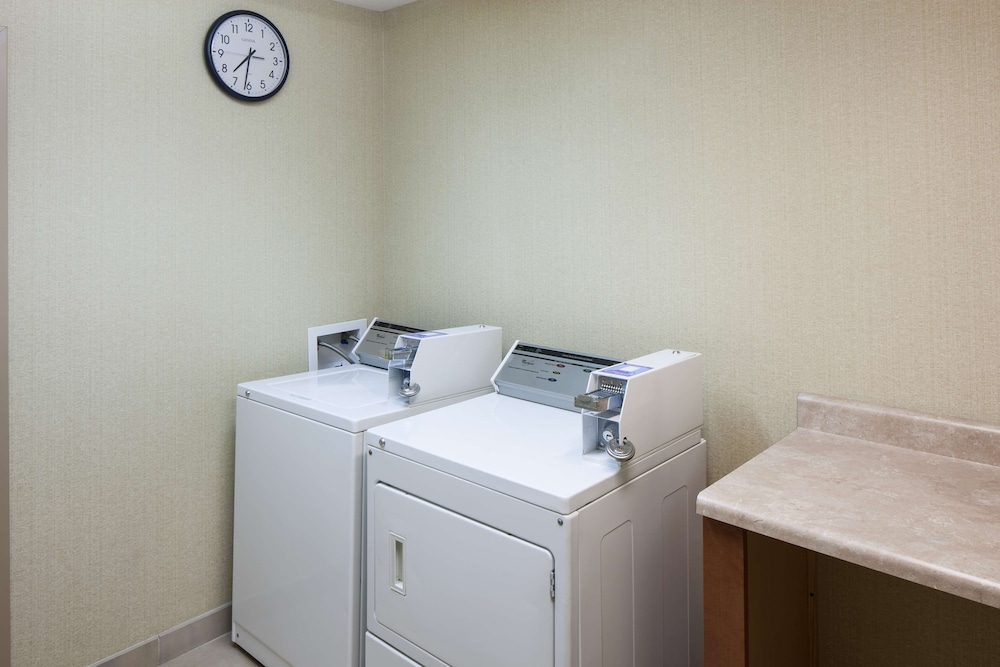 Hampton Inn Suites Cedar Rapids North 24/40