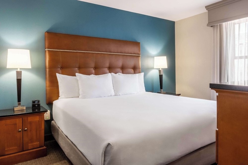 2 ROOMS, SUITE, KING BED, SOFA, HIGH FLOOR