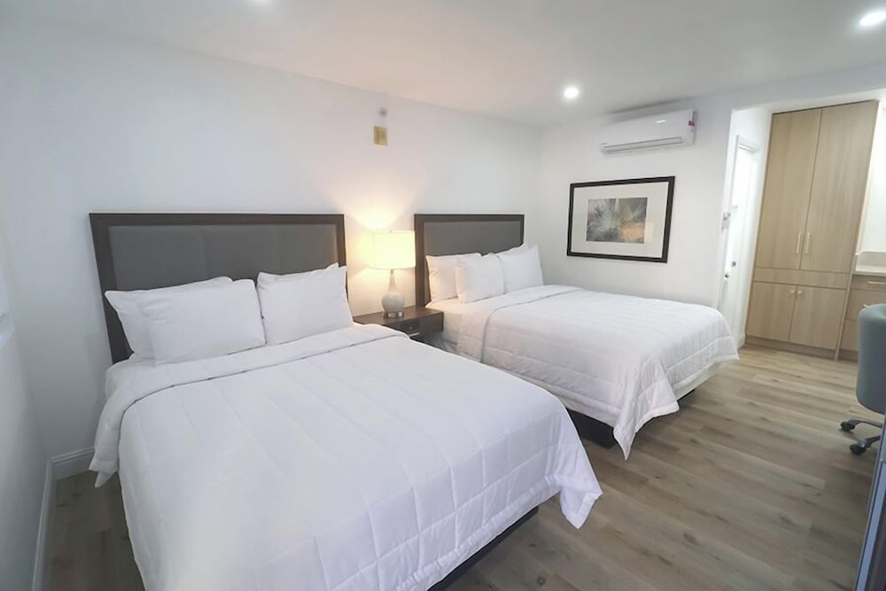 Lamplighter Inn Suites 17/46