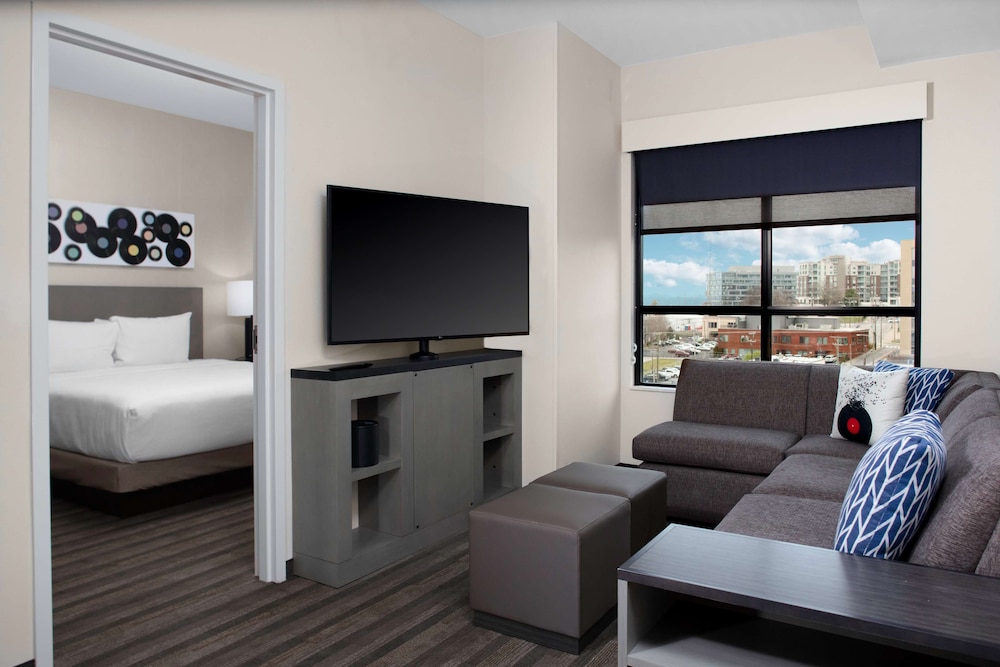 Hyatt House Nashville Downtown / Convention Center 24/47