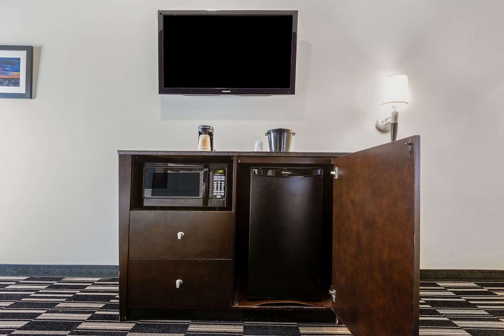 La Quinta Inn & Suites by Wyndham Alvin 44/55