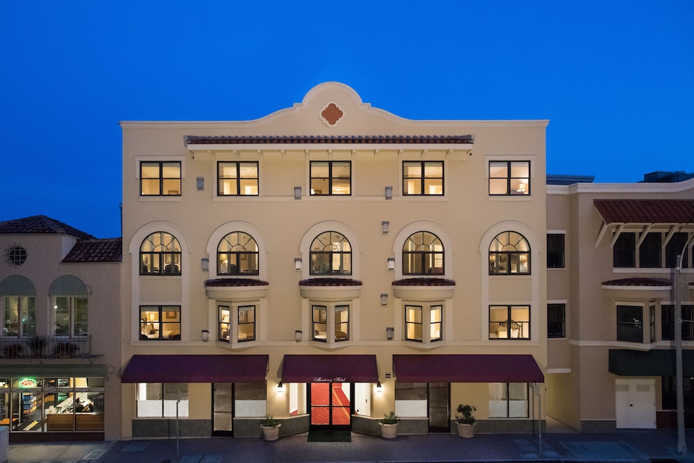 Monterey Hotel 2/68