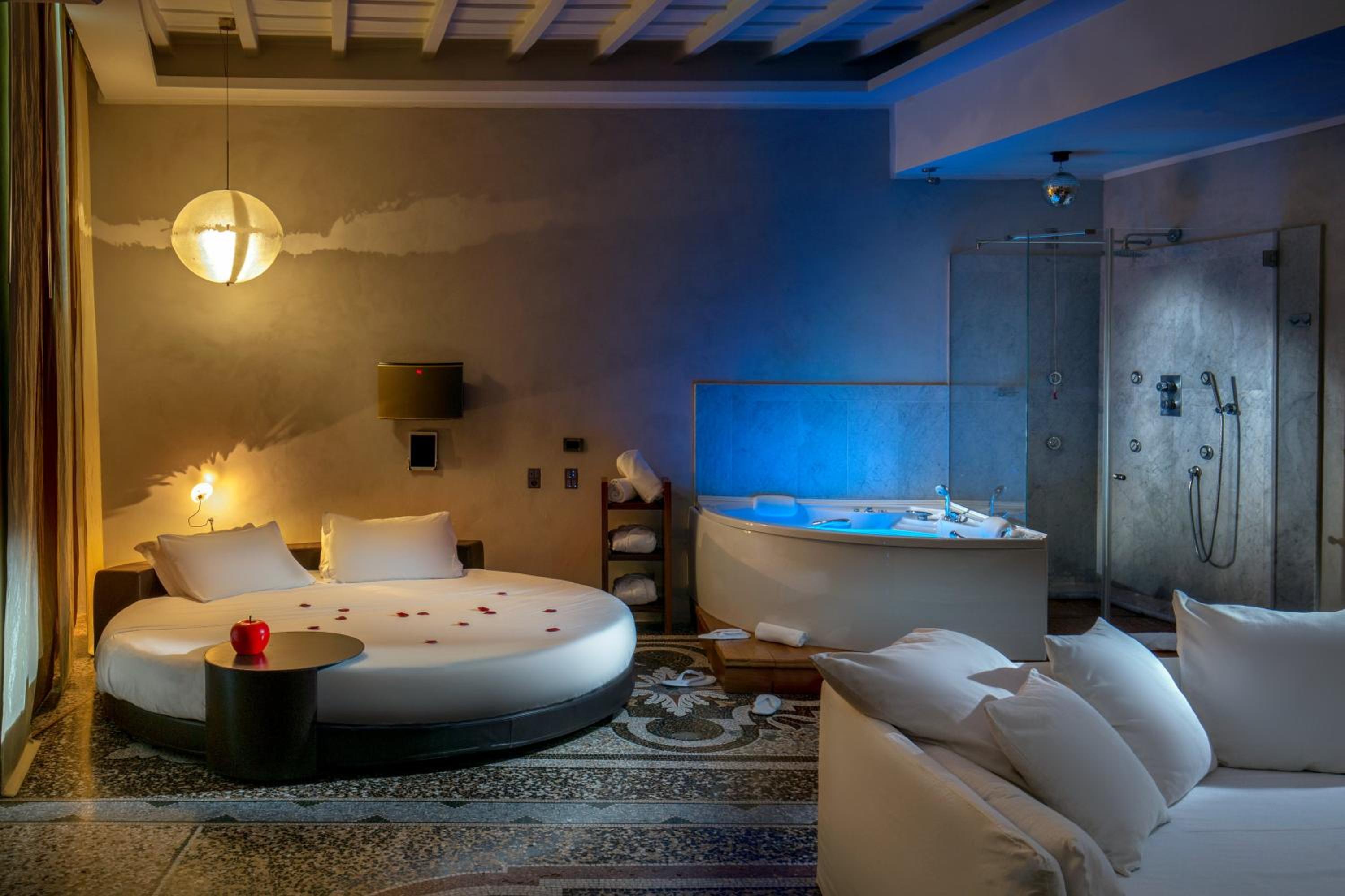 PRESIDENTIAL, SUITE