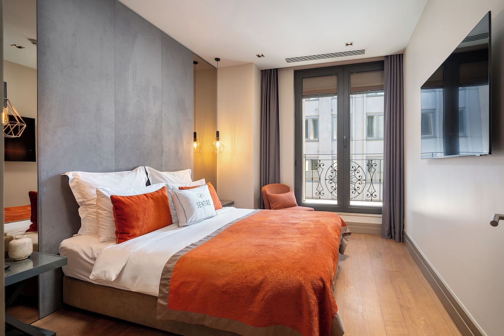 Suite, Corner