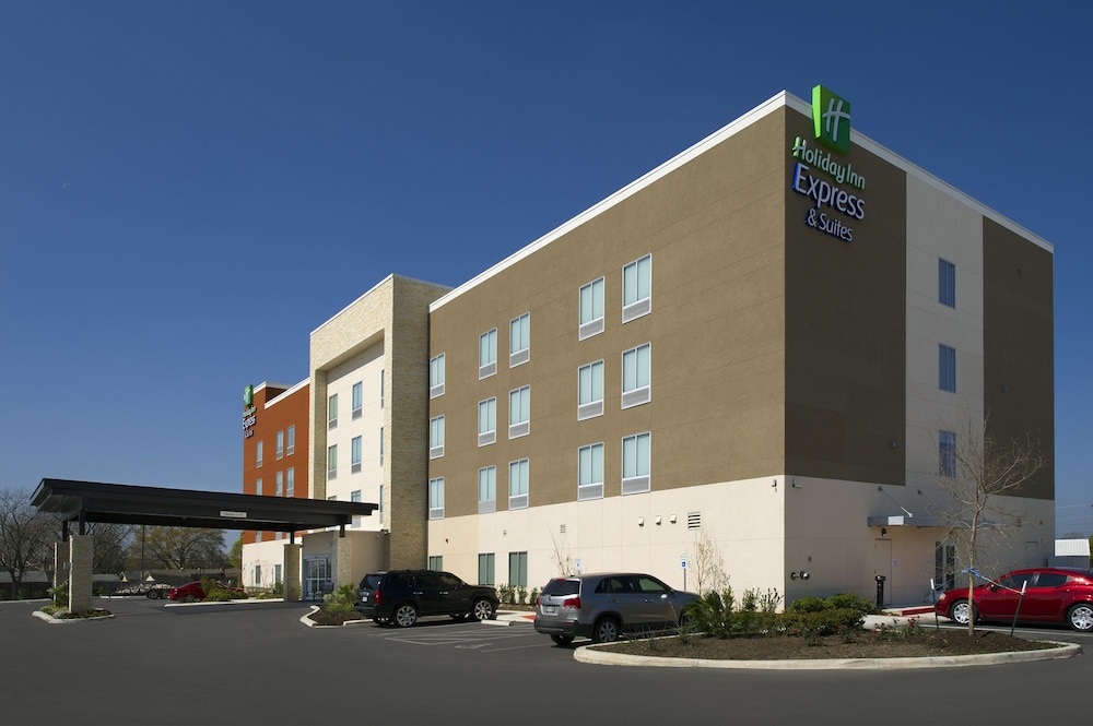 Holiday Inn Express & Suites New Braunfels 1/64
