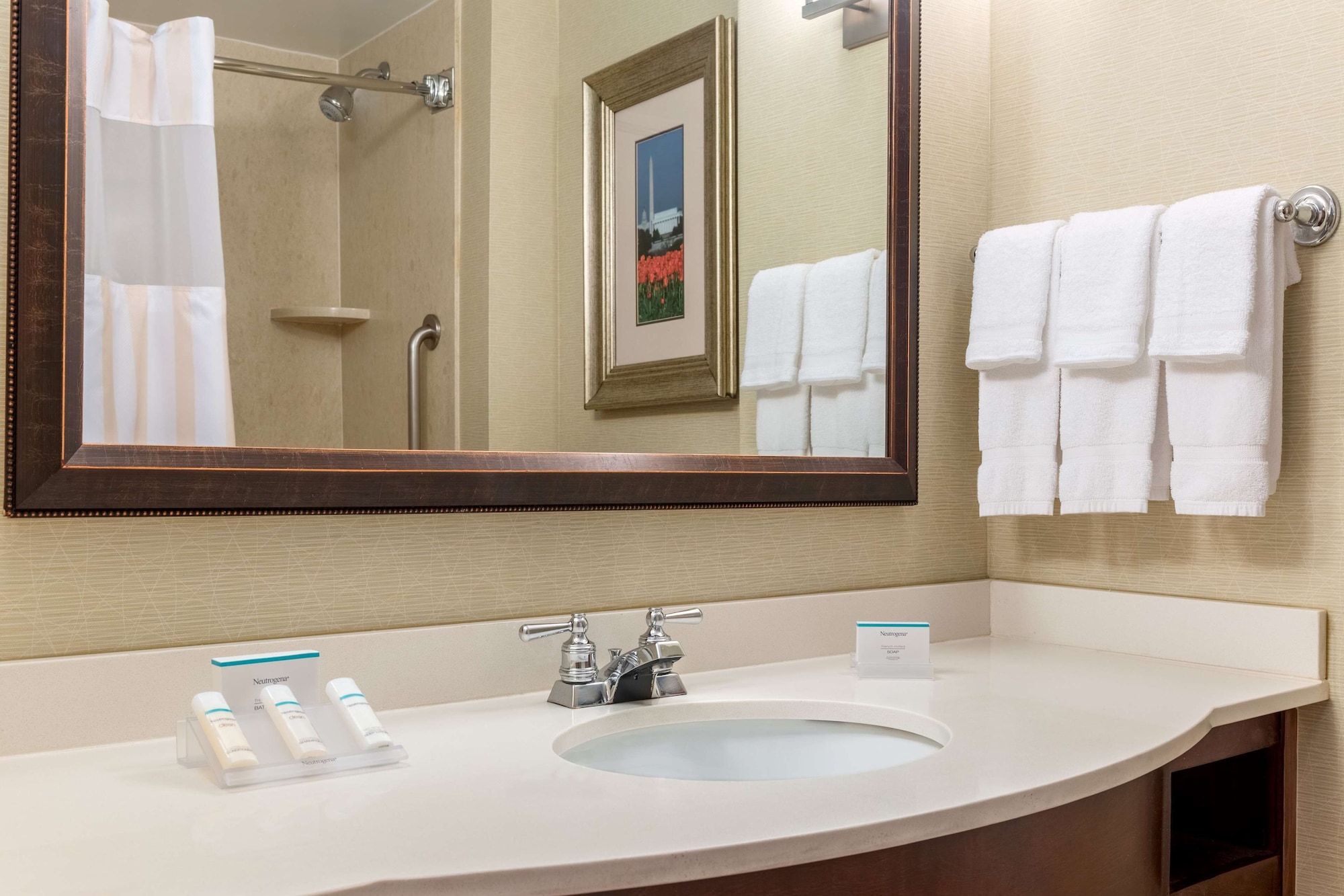 Renovated, Junior Suite, King Bed, Accessible، Hilton Garden Inn Arlington Courthouse Plaza 5/9
