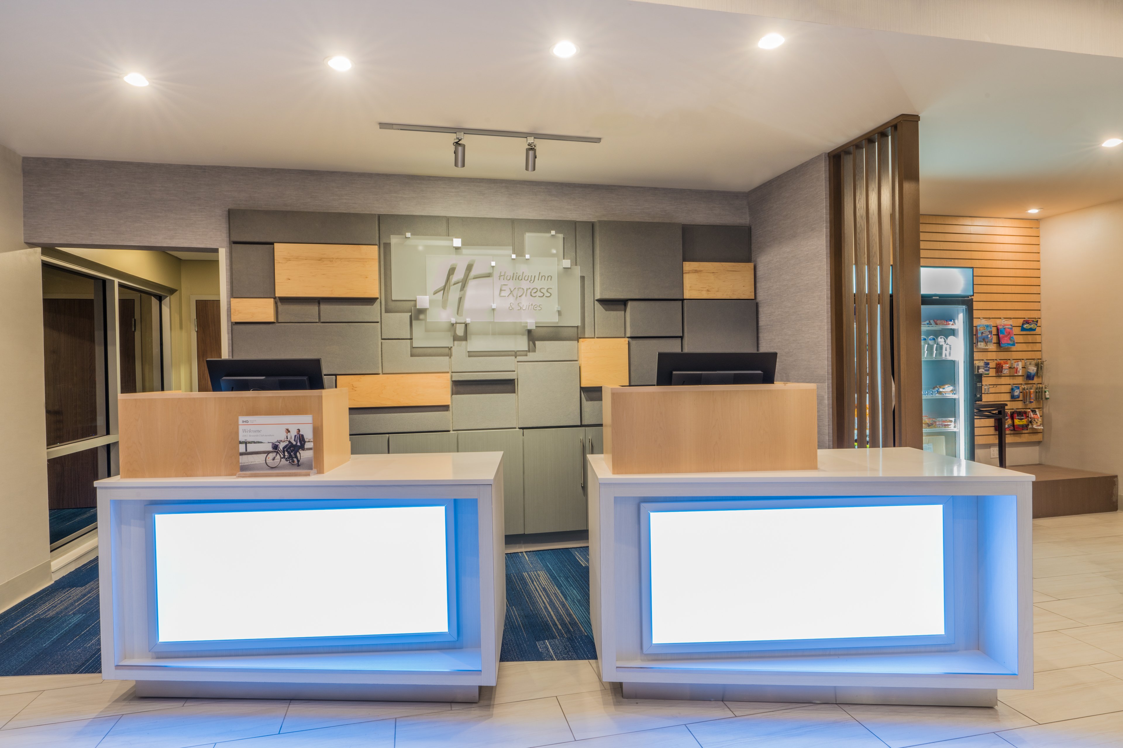 Holiday Inn Express & Suites Lake Havasu - London Bridge 16/63