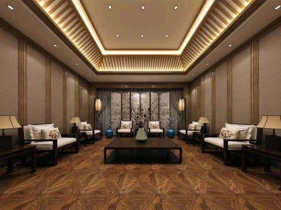 Vienna International Hotel (Haikou Old Town High Speed Railway Station) 44/58